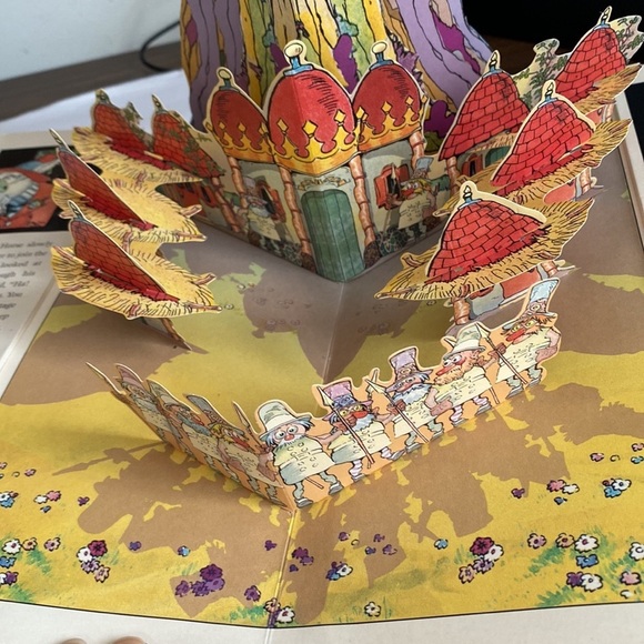 Raggedy Ann and Andy and The Camel With the Wrinkled Knees Pop Up Book 2003 - Picture 4 of 6